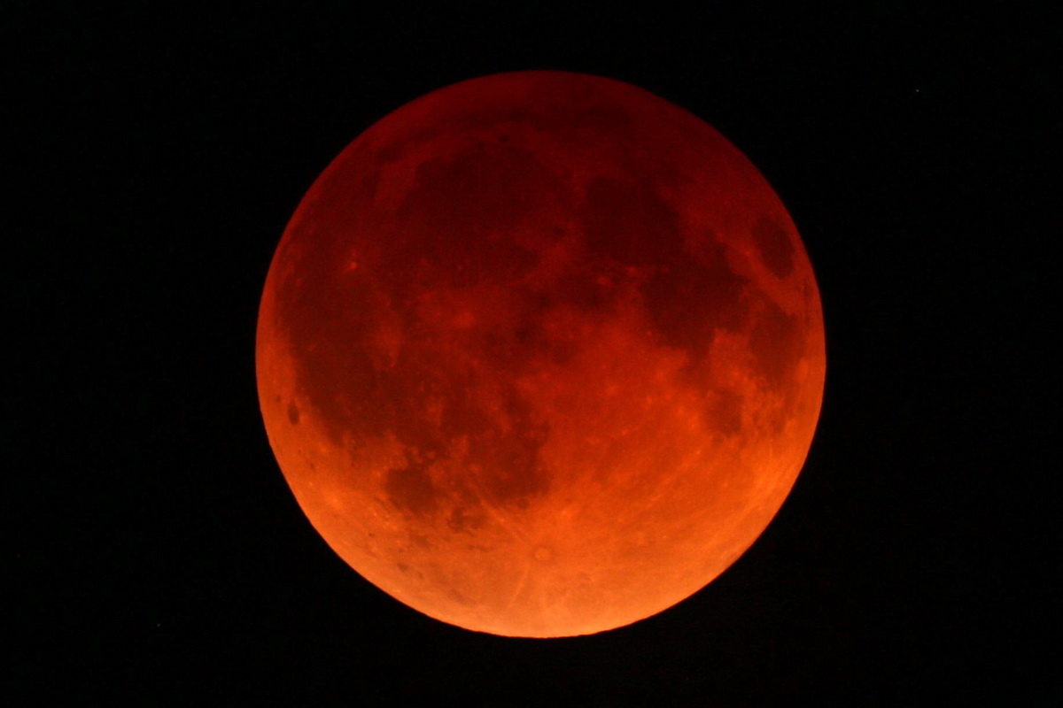  Hoje tem eclipse com ‘lua de sangue’ mais longo do século: Saiba o melhor horário para assistir em Lagoa da Prata