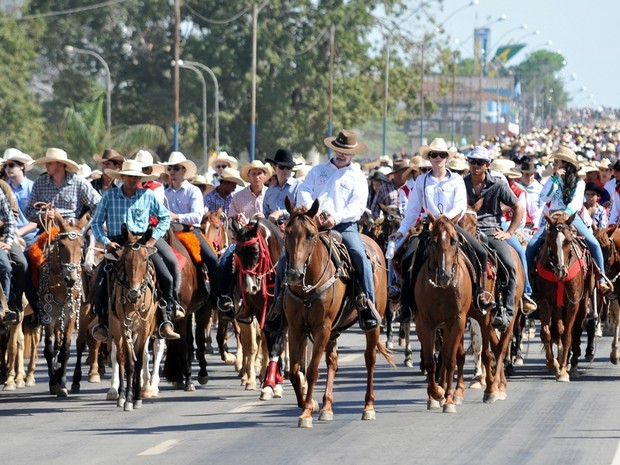 G1 - 'Queima do Alho' resgata tradição do tropeiro na Festa do