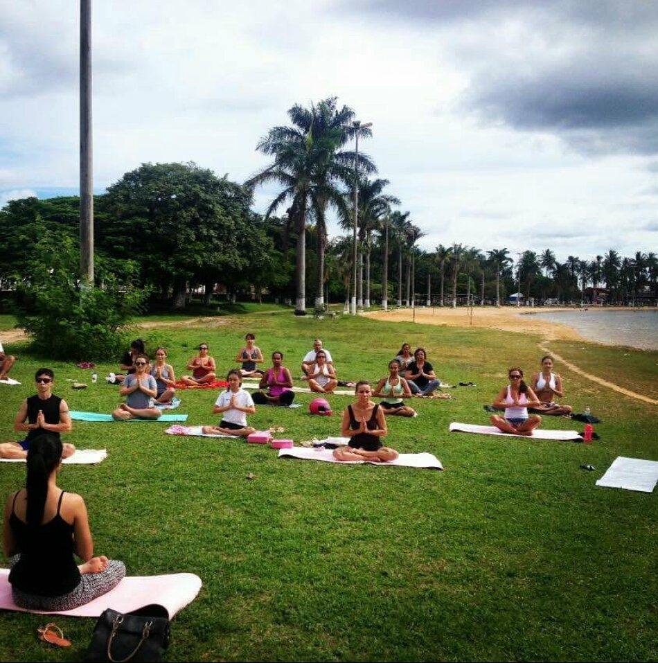  Comece 2019 meditando: Praia recebe aulão gratuito de yoga