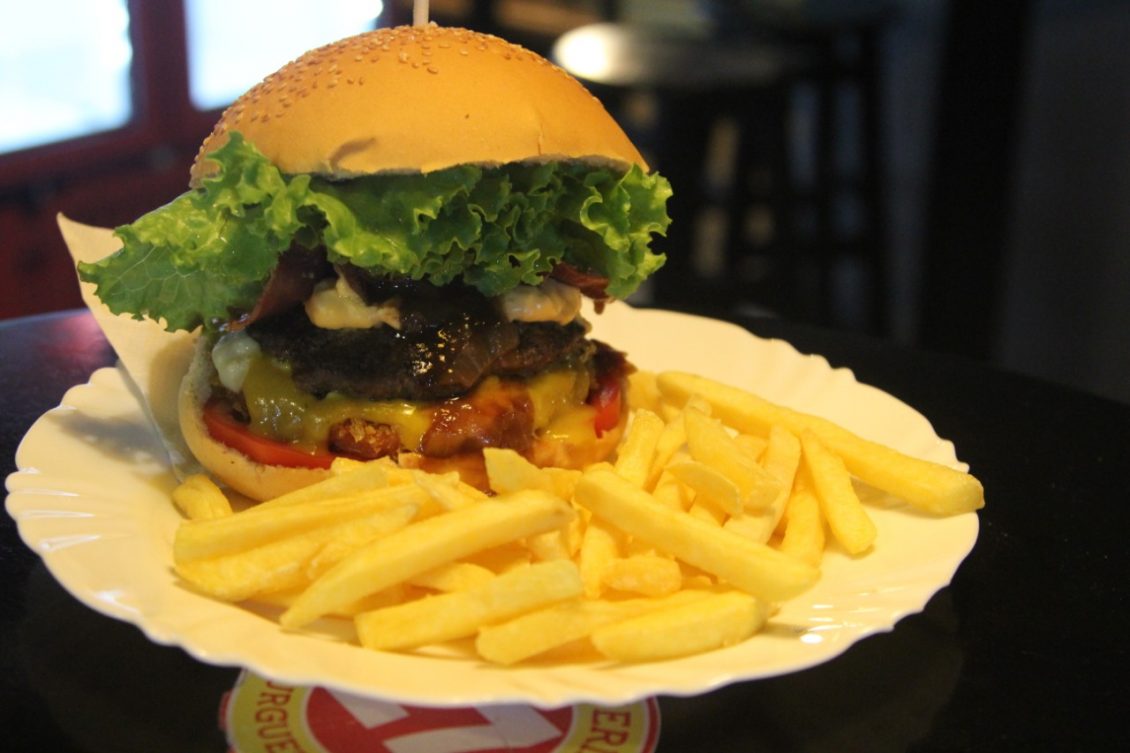  Burger Day em Lagoa é comemorado com sanduíches em dobro e cardápios tabelados a R$ 10