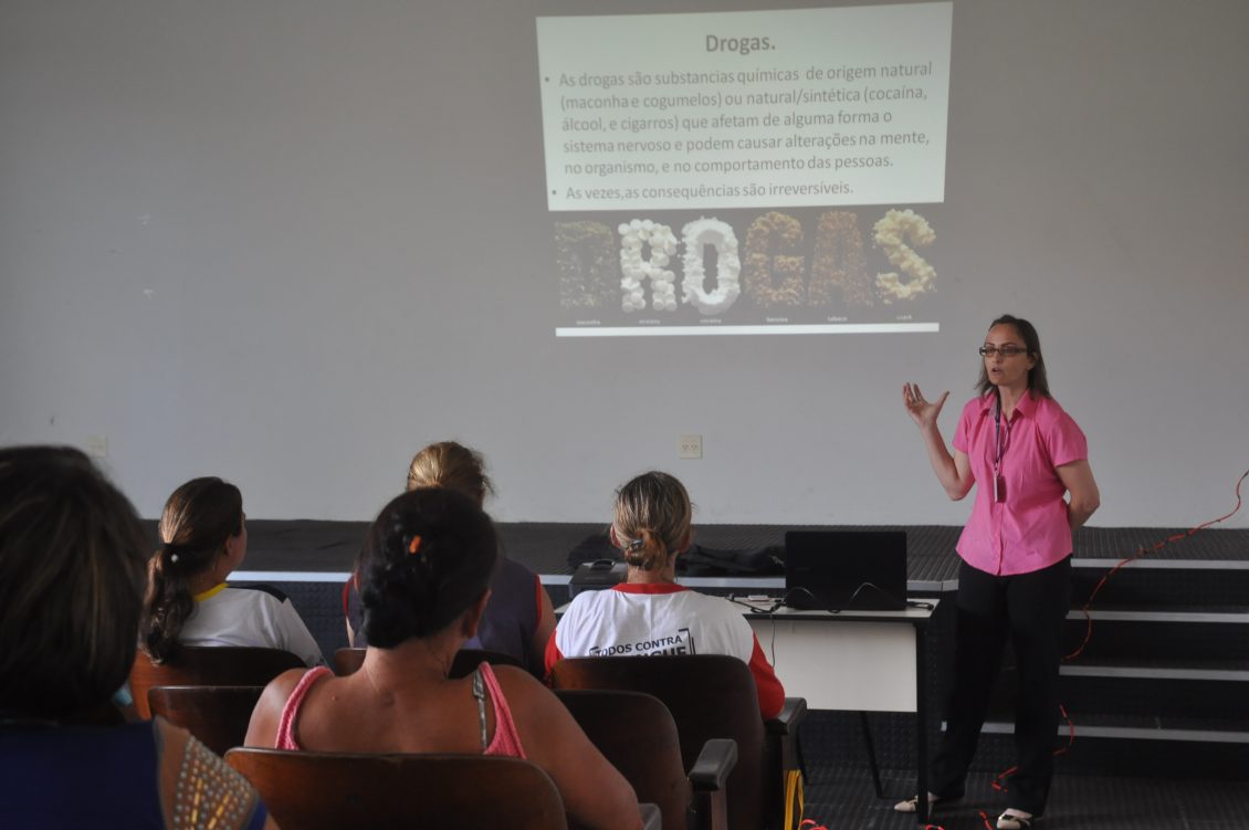  Cras e SCFV realizam ações de orientação contra uso de drogas em Lagoa