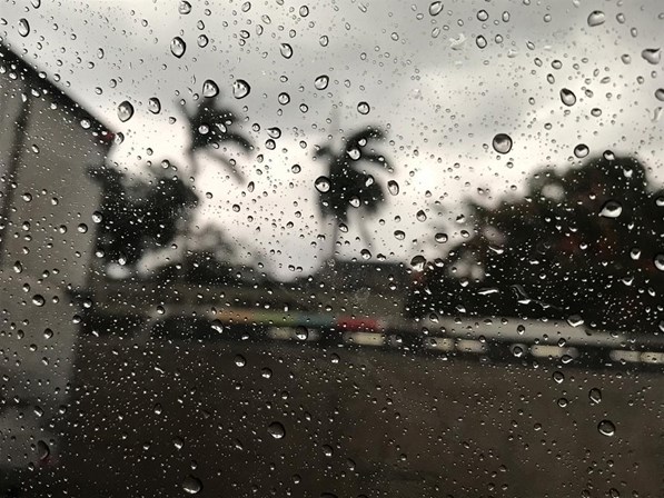  Olha a chuva! Tempo permanece instável durante ‘findi’ em LP
