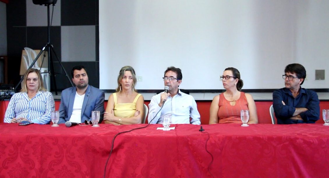  Prefeitura promove coletiva e fala sobre medidas contra coronavírus em Lagoa da Prata