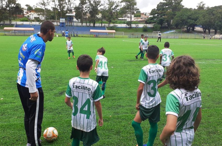  Escolinha de futebol de Lagoa da Prata participa de campeonato virtual