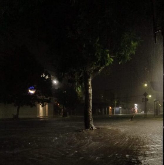 Chuva forte na noite de segunda-feira causa alagamentos em Lagoa da Prata