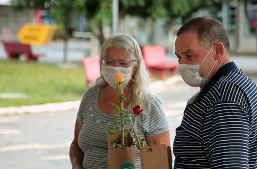  Mistério solucionado! Sabemos quem colocou as rosas em Lagoa e região