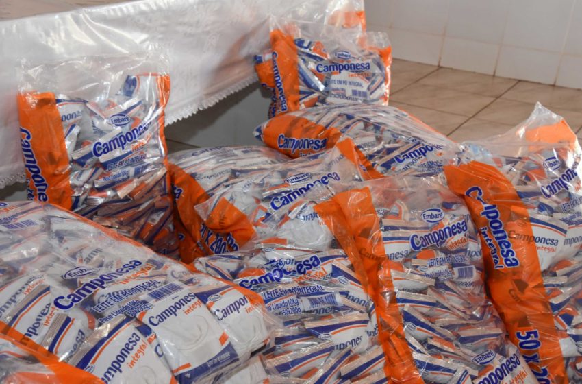  Secretaria de Assistência Social recebe doação de 100 fardos de leite em pó da Embaré