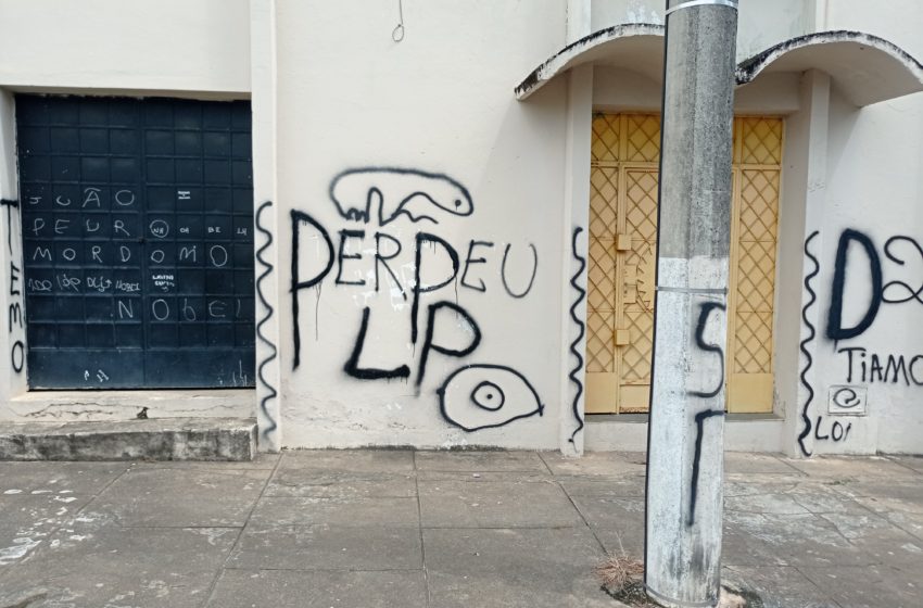 Fachada da sede do Rotary Club de Lagoa da Prata é vandalizada