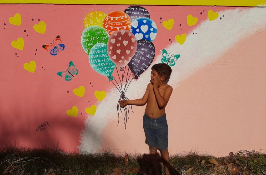  “Lagoa das cores”! Artista lagopratense deixa a cidade mais colorida com pinturas