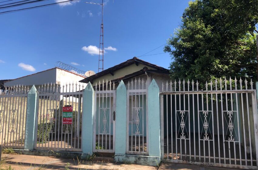  Rede Novva Imóveis anuncia locação de casa no Centro, em Lagoa da Prata