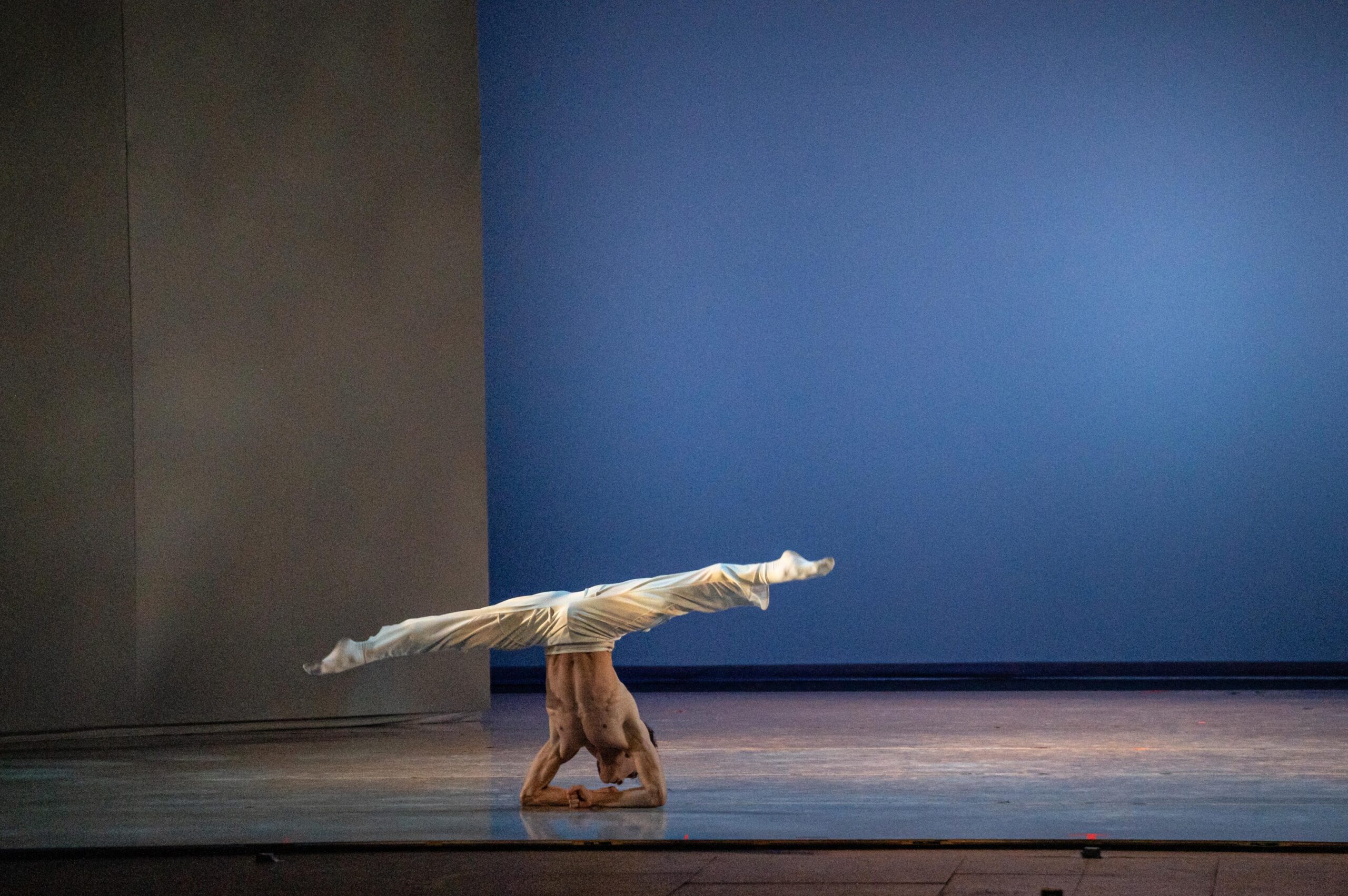 Bailarino lagopratense conquista contrato internacional após atuar como dublê em filme