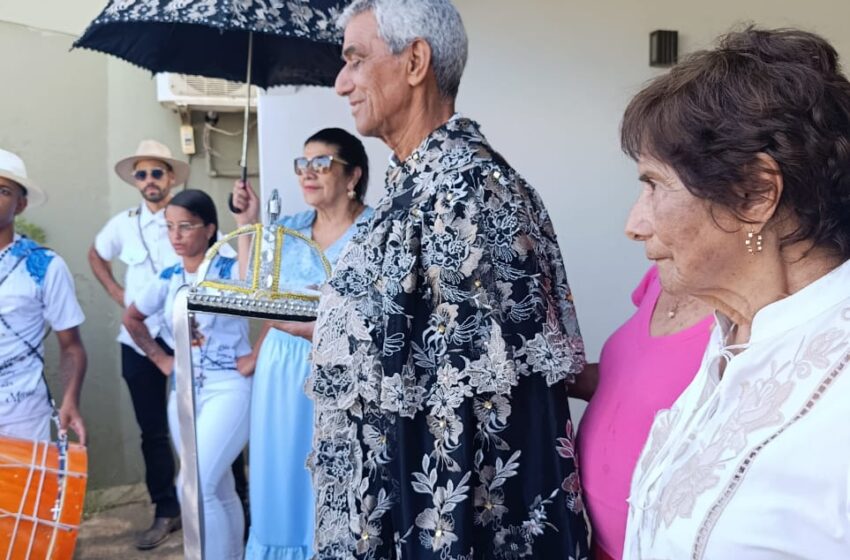 Pedro Carlos ocupa com orgulho o título de Rei da Coroa Perpétua na tradicional Festa de Nossa Senhora do Rosário, em Lagoa da Prata