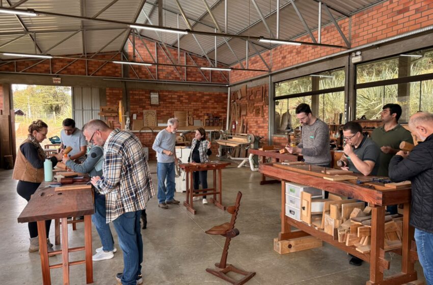  Artesão lagopratense ministra cursos de entalhe geométrico em todo o Brasil